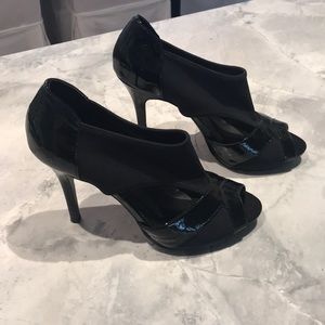 Donald j pliner black patent open toed heels